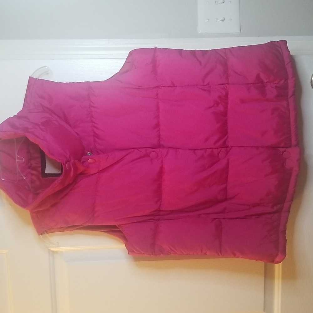 Old Navy Puffer Vest. Size L